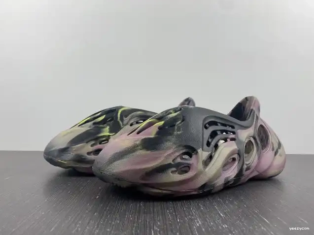 Adidas RNR Foam MX IG9562 Yeezy Carbon 0429